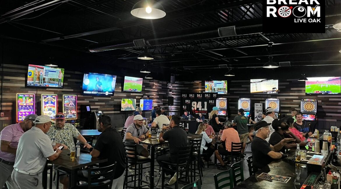 sports bar Live Oak