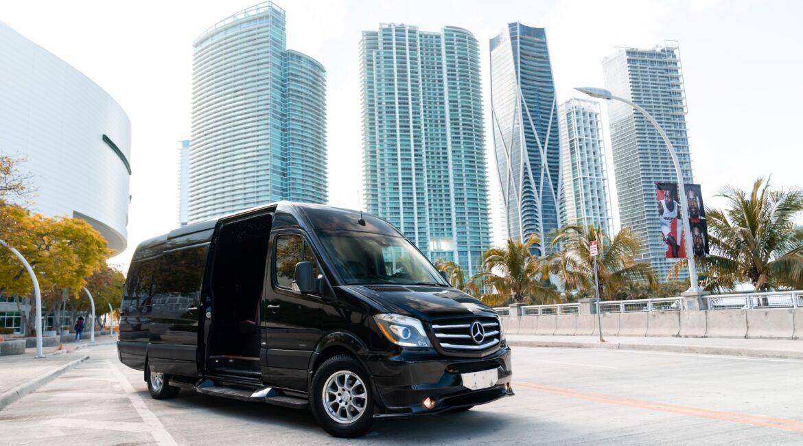 Why Do Visitors Prefer Flexible Van Rentals in Miami