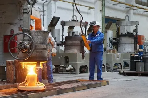 Precision Engineering with Lathe Machines and Metal Casting