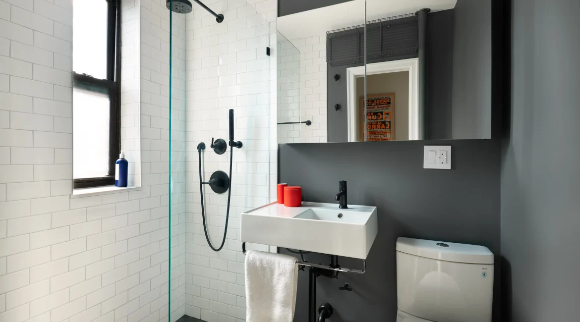 How Can Small Bathrooms Be Transformed in Minimal Time?