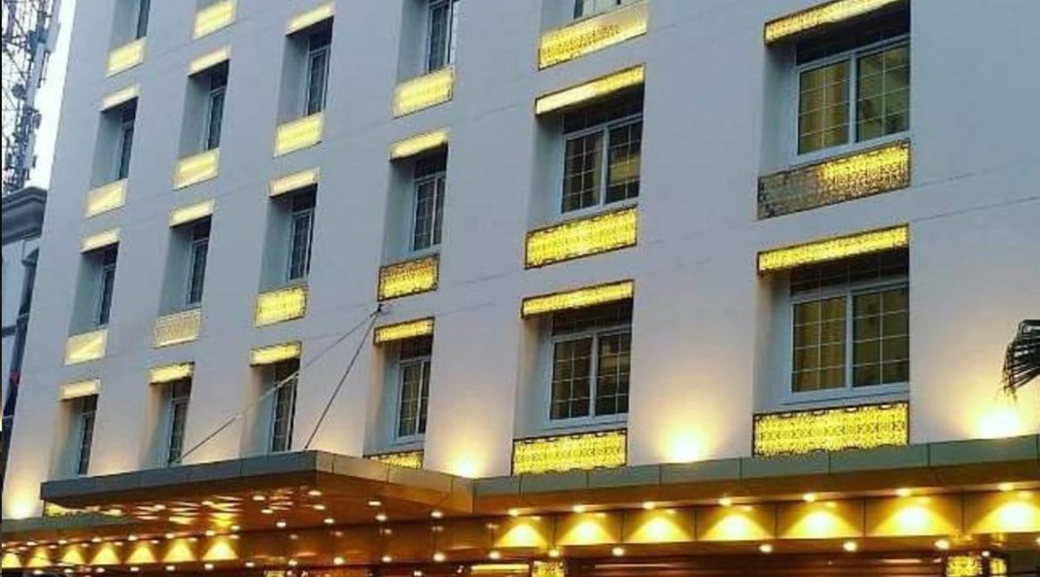 book a hotel room in Hazratganj